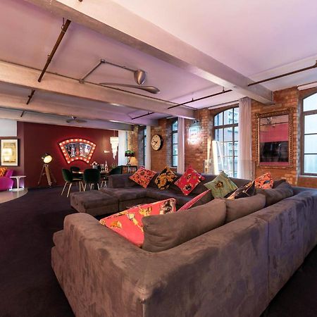 Amazingly Luxurious Loft Apartment, Soho - 3 Bedrooms, 2 Bath & Office 런던 외부 사진