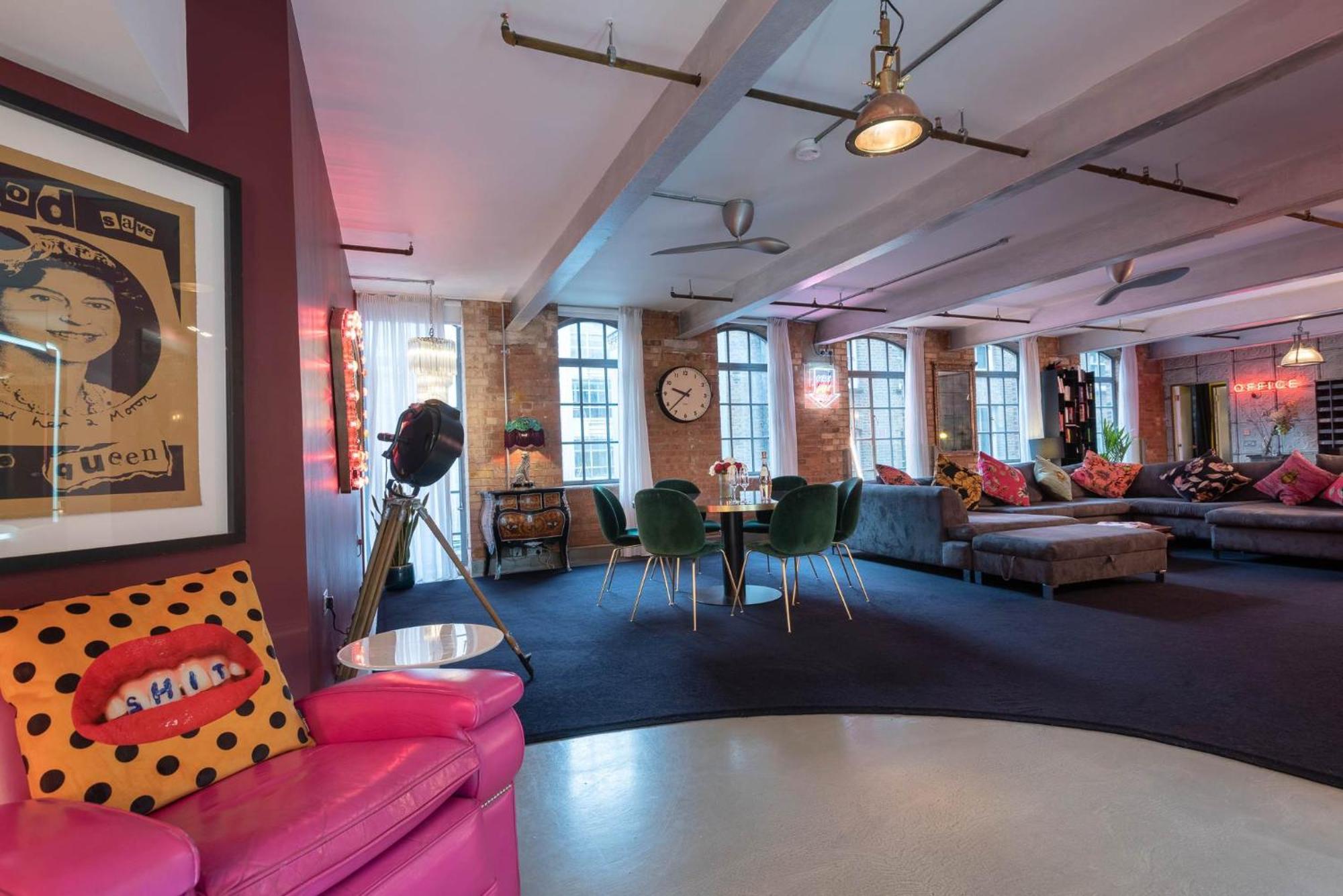 Amazingly Luxurious Loft Apartment, Soho - 3 Bedrooms, 2 Bath & Office 런던 외부 사진