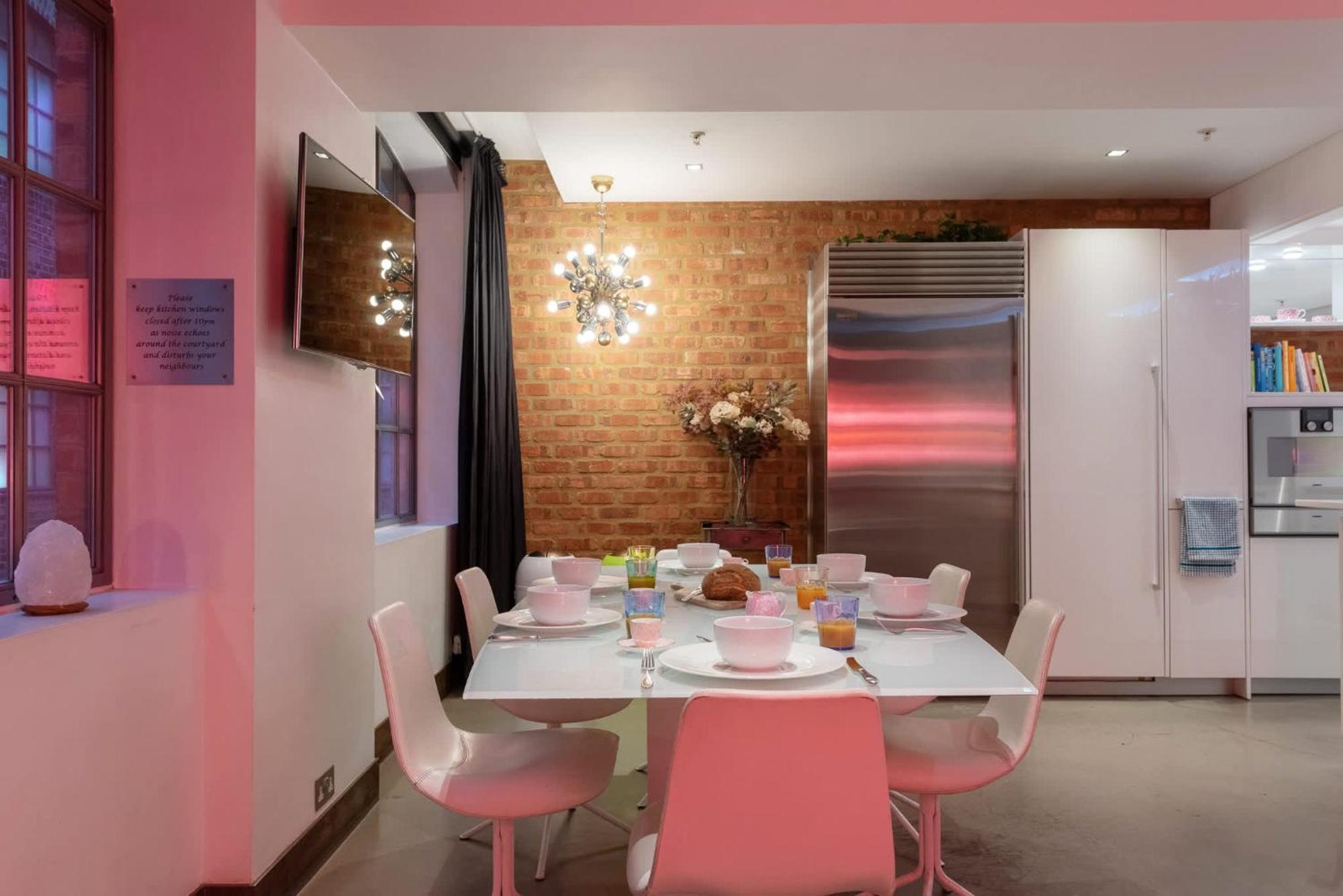 Amazingly Luxurious Loft Apartment, Soho - 3 Bedrooms, 2 Bath & Office 런던 외부 사진