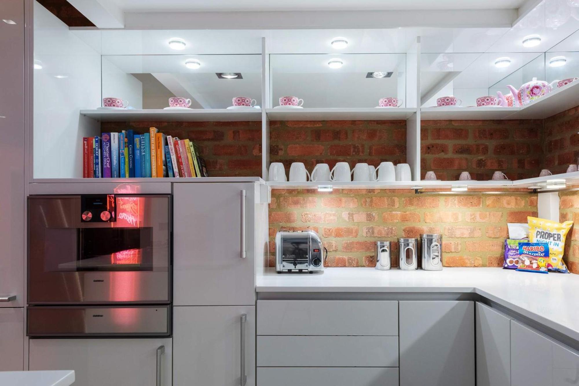 Amazingly Luxurious Loft Apartment, Soho - 3 Bedrooms, 2 Bath & Office 런던 외부 사진