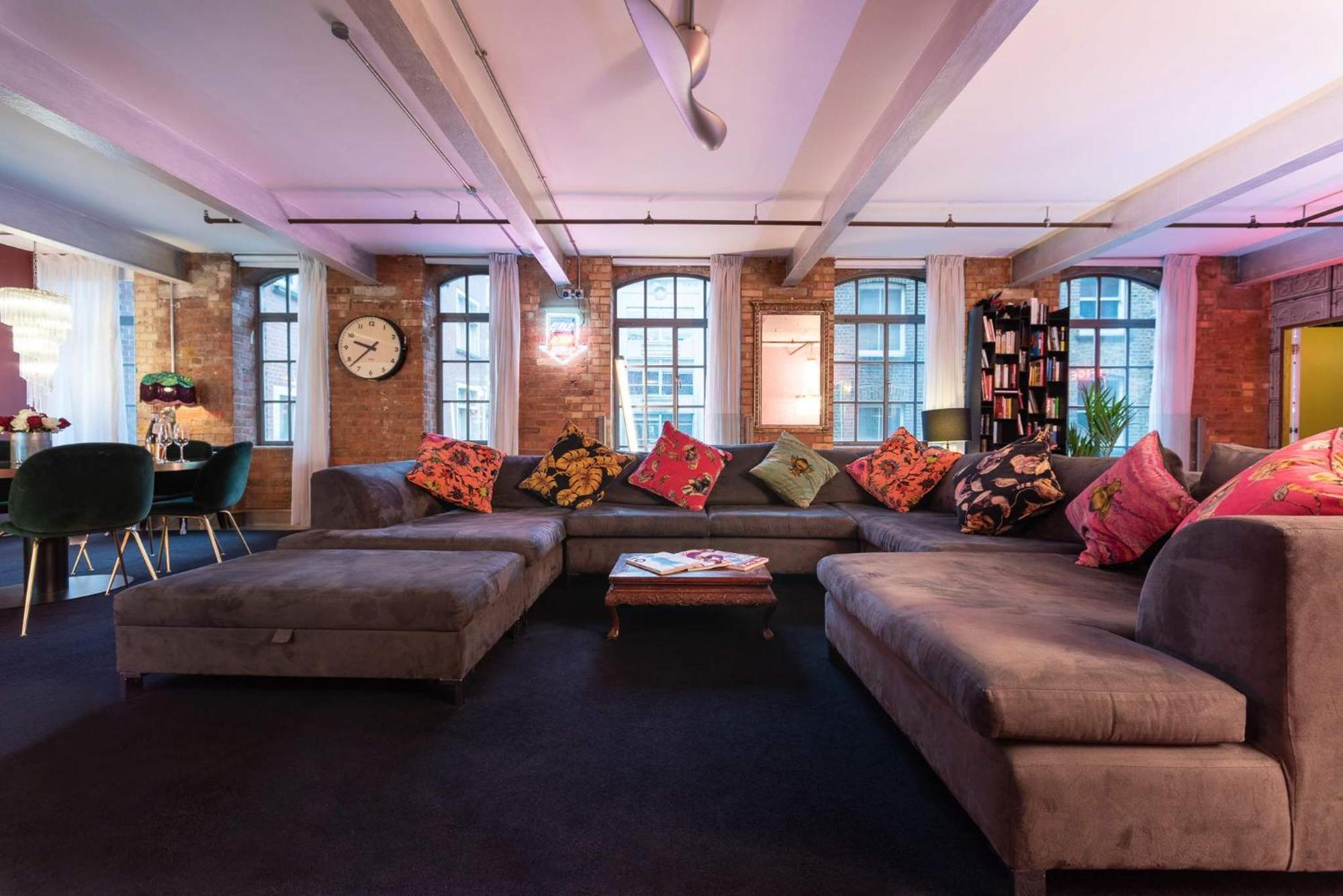Amazingly Luxurious Loft Apartment, Soho - 3 Bedrooms, 2 Bath & Office 런던 외부 사진