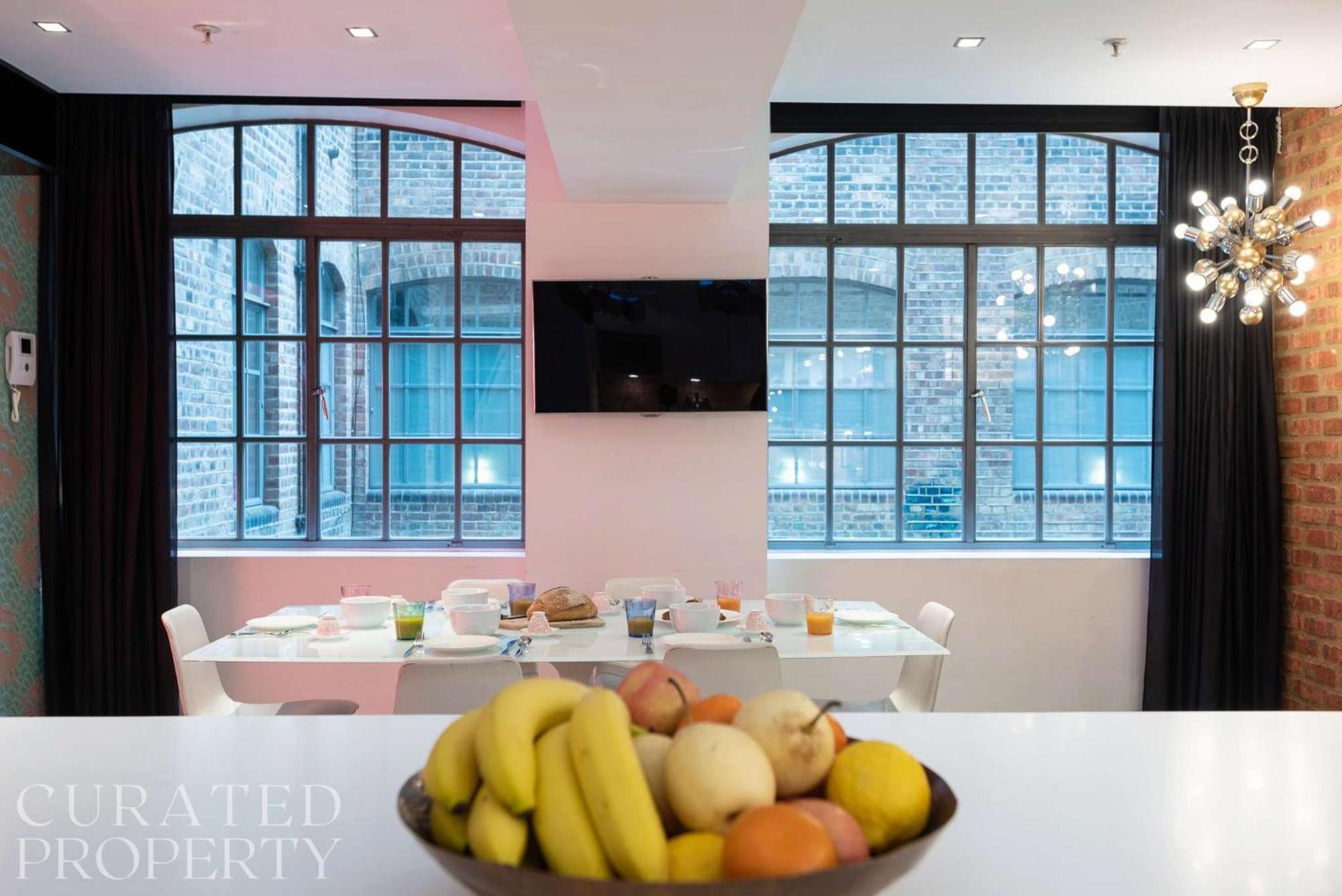 Amazingly Luxurious Loft Apartment, Soho - 3 Bedrooms, 2 Bath & Office 런던 외부 사진