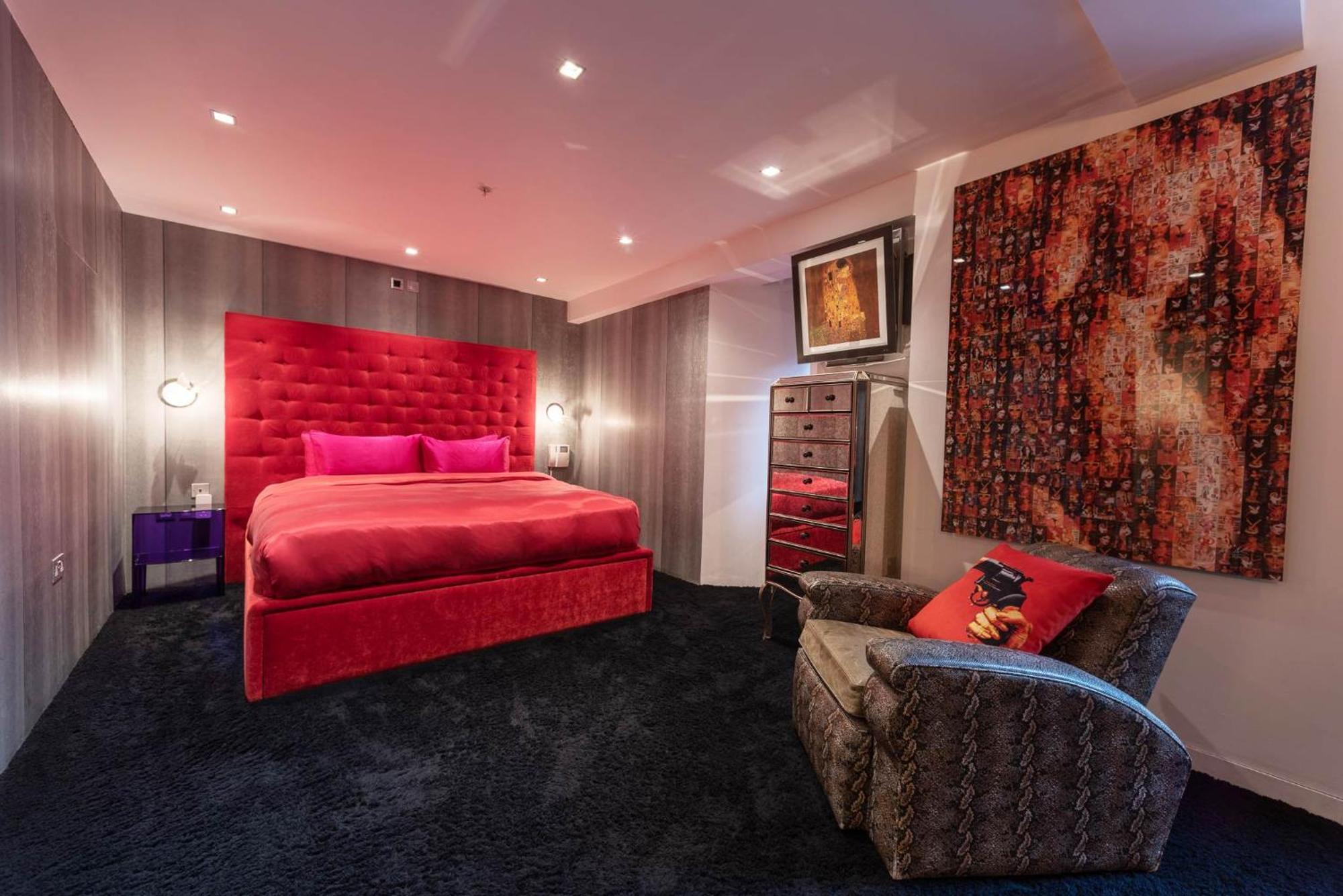 Amazingly Luxurious Loft Apartment, Soho - 3 Bedrooms, 2 Bath & Office 런던 외부 사진