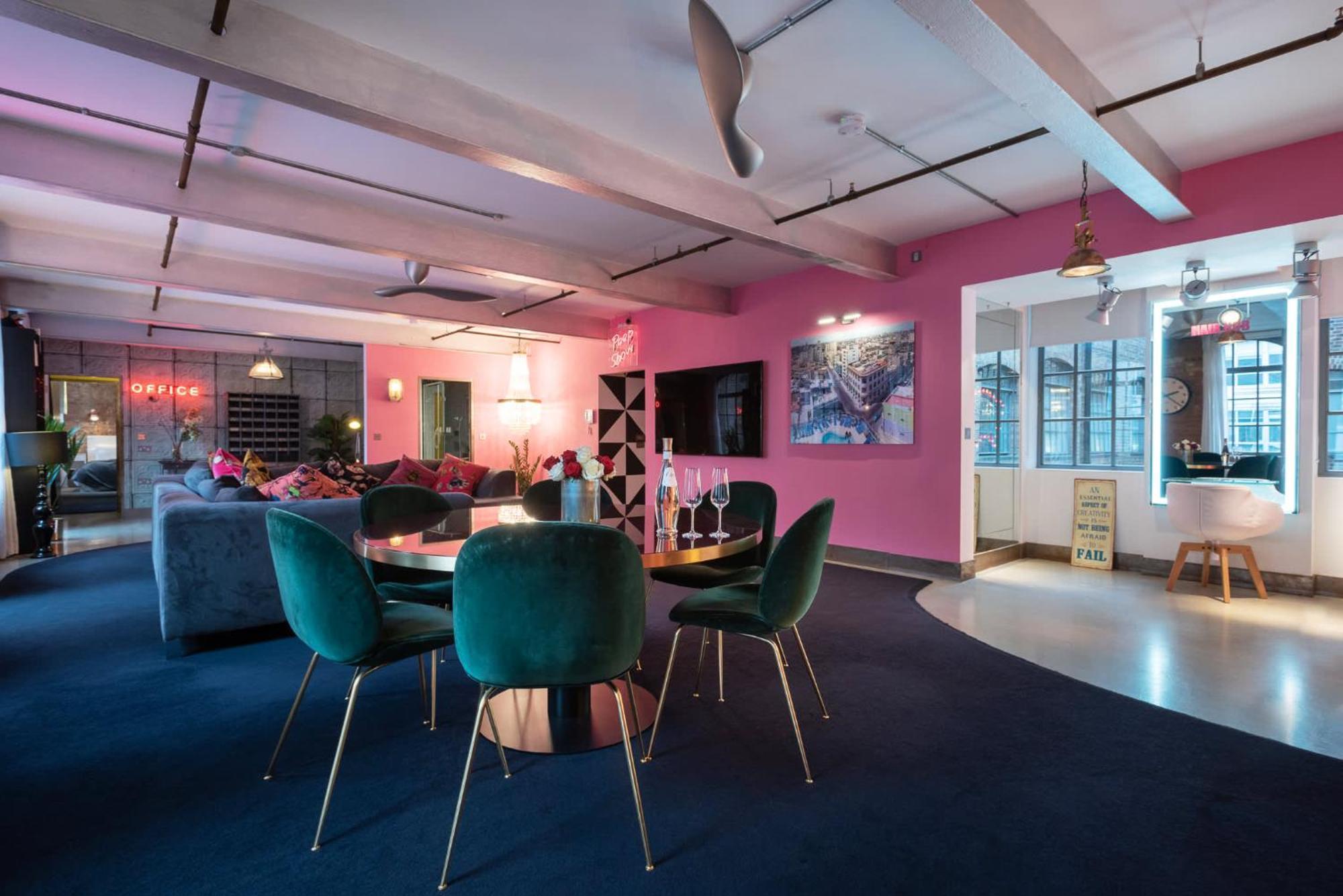 Amazingly Luxurious Loft Apartment, Soho - 3 Bedrooms, 2 Bath & Office 런던 외부 사진
