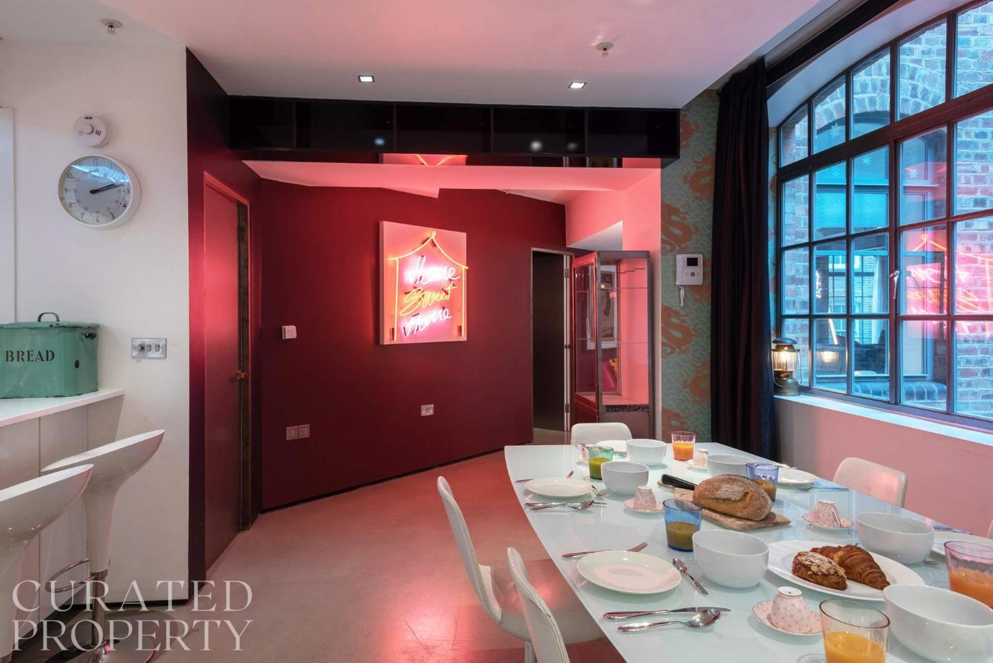 Amazingly Luxurious Loft Apartment, Soho - 3 Bedrooms, 2 Bath & Office 런던 외부 사진