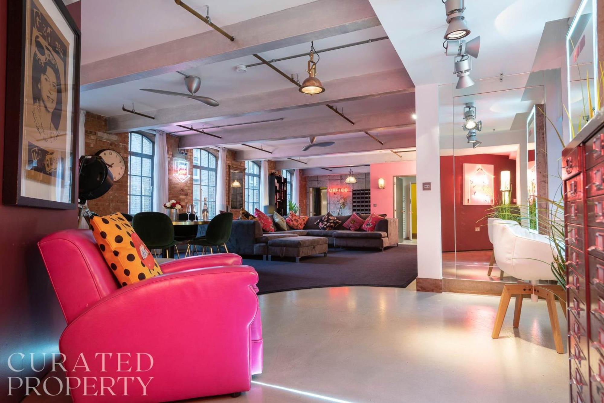 Amazingly Luxurious Loft Apartment, Soho - 3 Bedrooms, 2 Bath & Office 런던 외부 사진