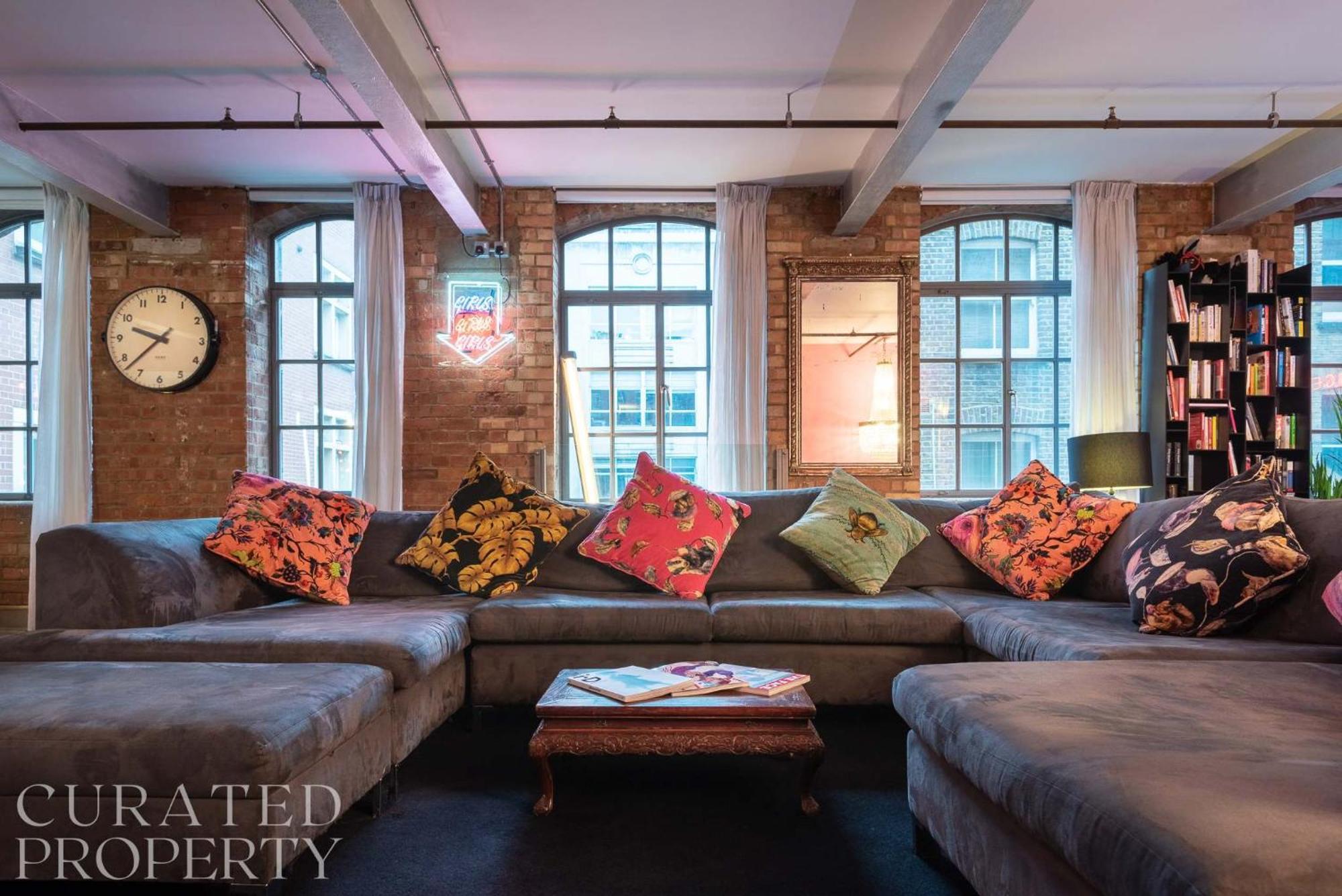 Amazingly Luxurious Loft Apartment, Soho - 3 Bedrooms, 2 Bath & Office 런던 외부 사진