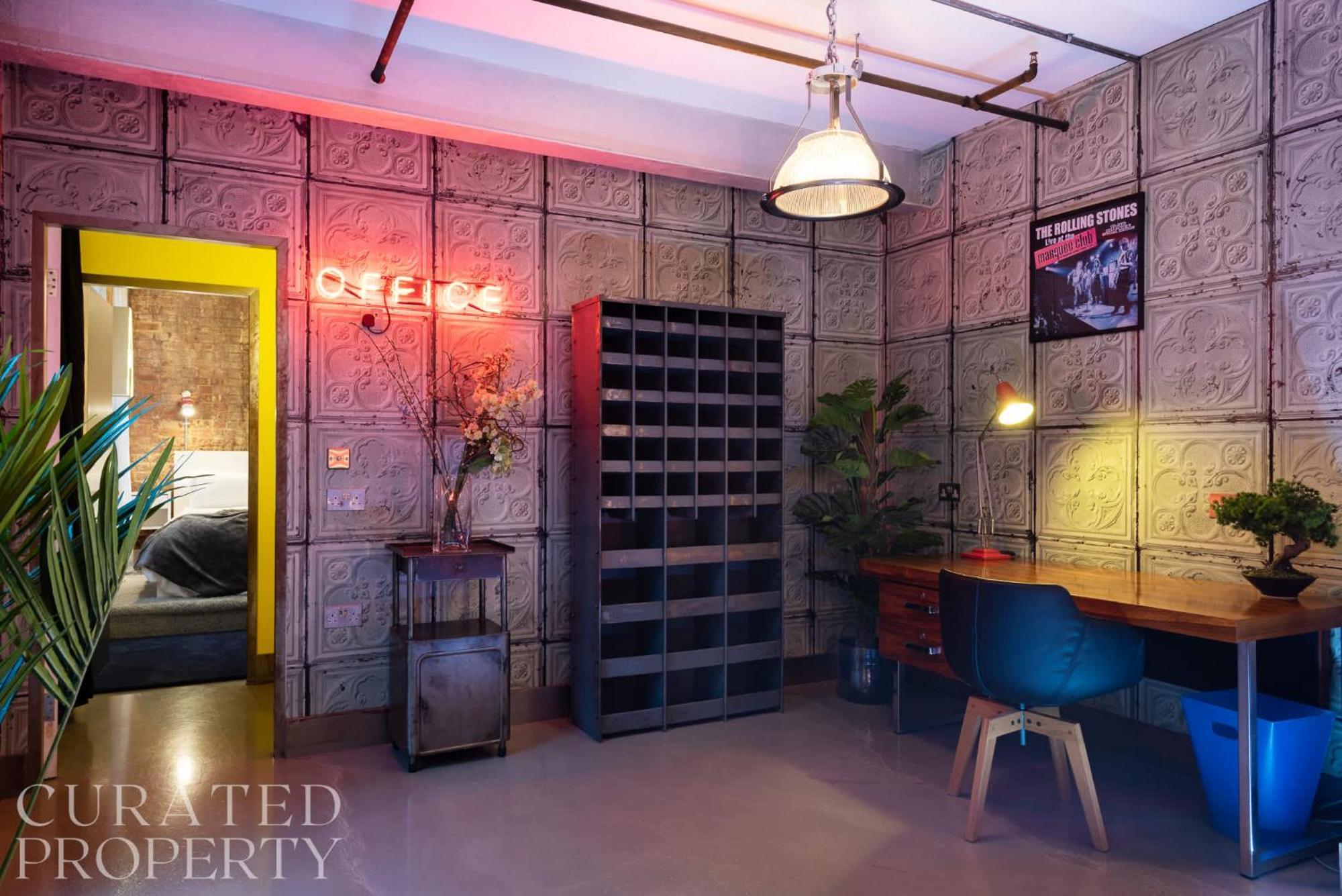 Amazingly Luxurious Loft Apartment, Soho - 3 Bedrooms, 2 Bath & Office 런던 외부 사진