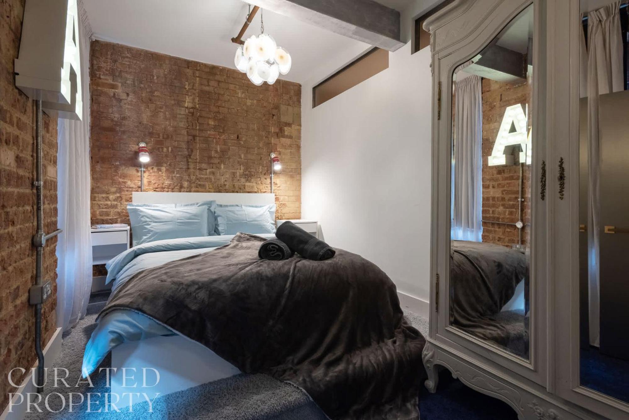 Amazingly Luxurious Loft Apartment, Soho - 3 Bedrooms, 2 Bath & Office 런던 외부 사진