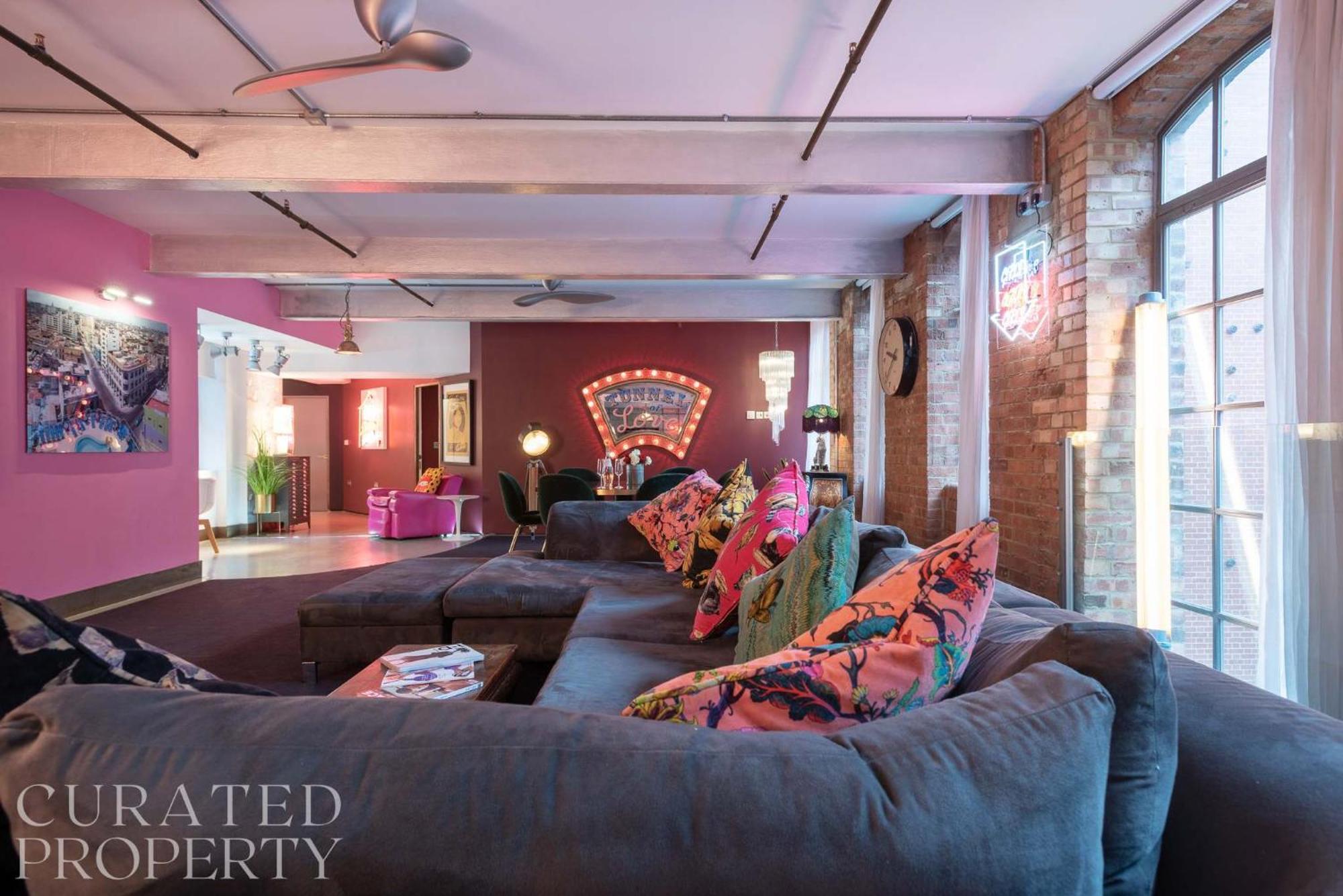 Amazingly Luxurious Loft Apartment, Soho - 3 Bedrooms, 2 Bath & Office 런던 외부 사진
